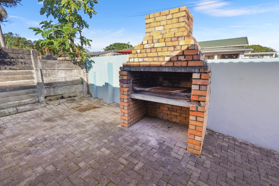 To Let 5 Bedroom Property for Rent in Vincent Eastern Cape